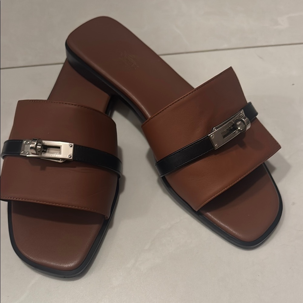 Hermes Brown and Black Leather Flats